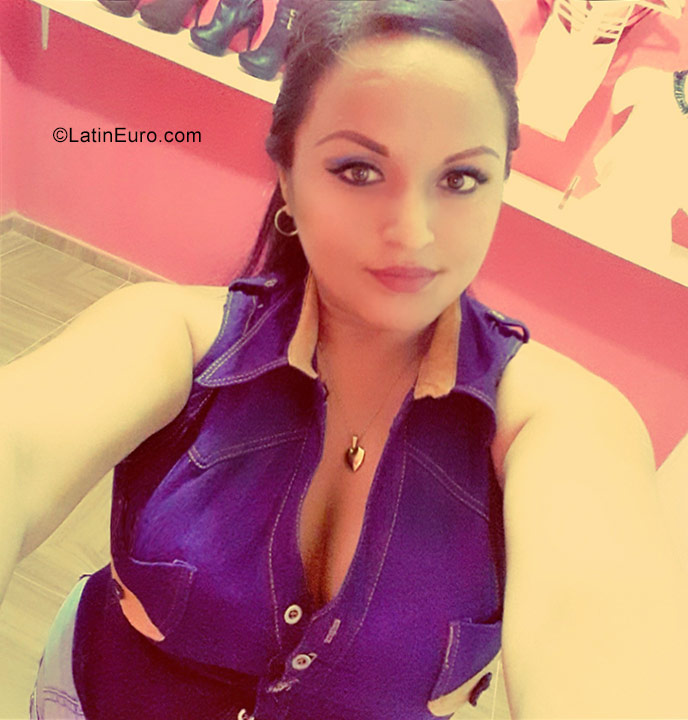 Date this exotic Peru girl Fiorela from Chiclayo PE1155