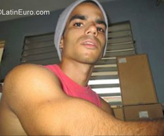 Date this sultry Cuba man Alexander from Cuba CU155