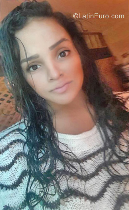 Date this beautiful Venezuela girl Embeth from Ciudad Ojeda VE1074