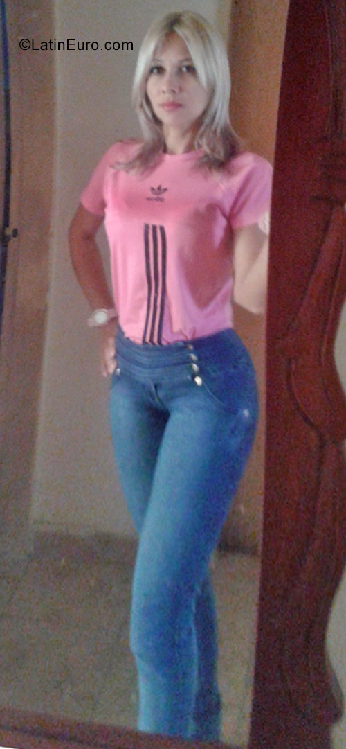 Date this gorgeous Venezuela girl Deysi from Maracay VE1075