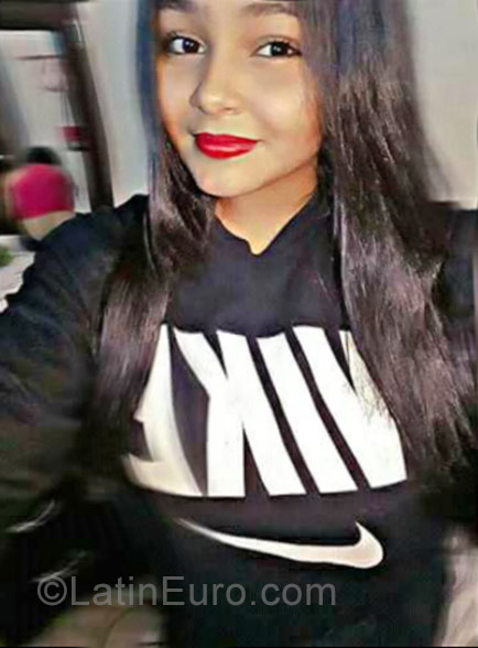Date this funny Colombia girl Andrea from Palmira CO22751
