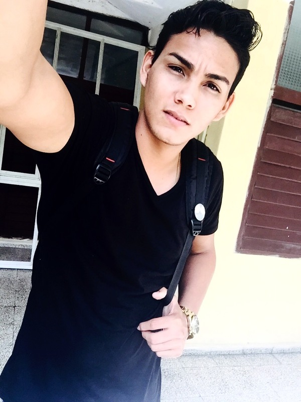 Date this nice looking Cuba man Humberto Saladr from Camagüey CU163