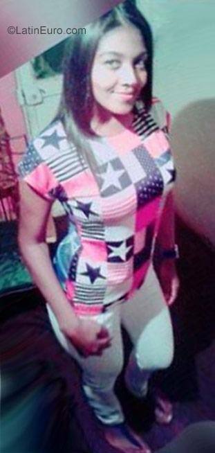 Date this foxy Venezuela girl Sandra from Caracas VE1093