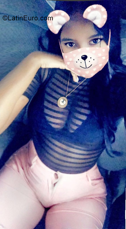 Date this pretty Dominican Republic girl Jennifer from Santo Domingo DO30753