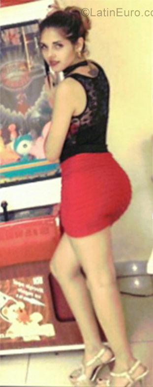 Date this voluptuous Cuba girl Liliana from Havana CU175