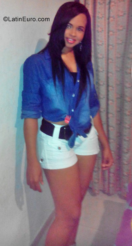 Date this stunning Colombia girl Gabi from  CO23064