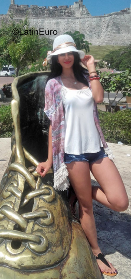 Date this attractive Colombia girl Jerusa from Medellin CO23076