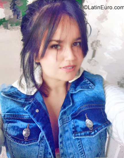 Date this athletic Colombia girl Krito from Bogota CO23114