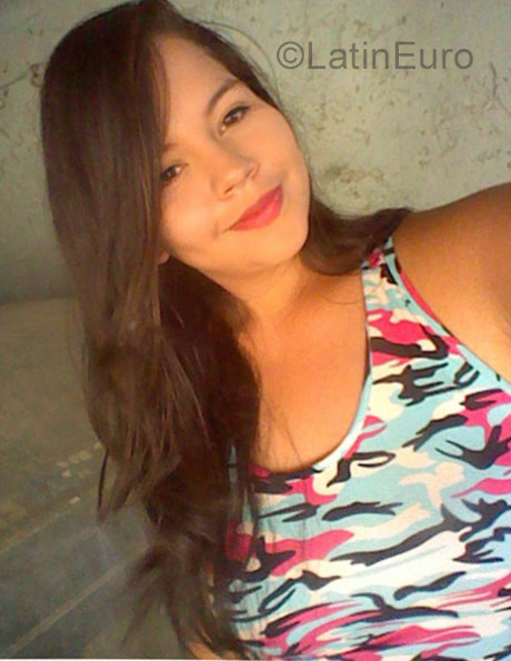 Date this lovely Venezuela girl Genesis from Valencia VE1268