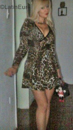 Date this sultry Colombia girl Maya305 from Floridablanca CO23165