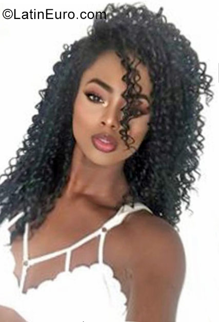Date this pretty Colombia girl Dana from Cali CO23220