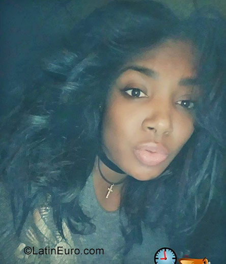 Date this passionate United States girl Paola from East Chicago DO31558