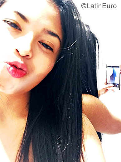 Date this nice looking Colombia girl Jula from Bogota CO23487