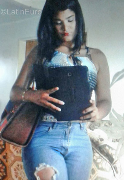 Date this hot Venezuela girl Dulgia from ciudad guayana VE1408