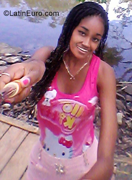 Date this stunning Cuba girl Karla from Havana CU267