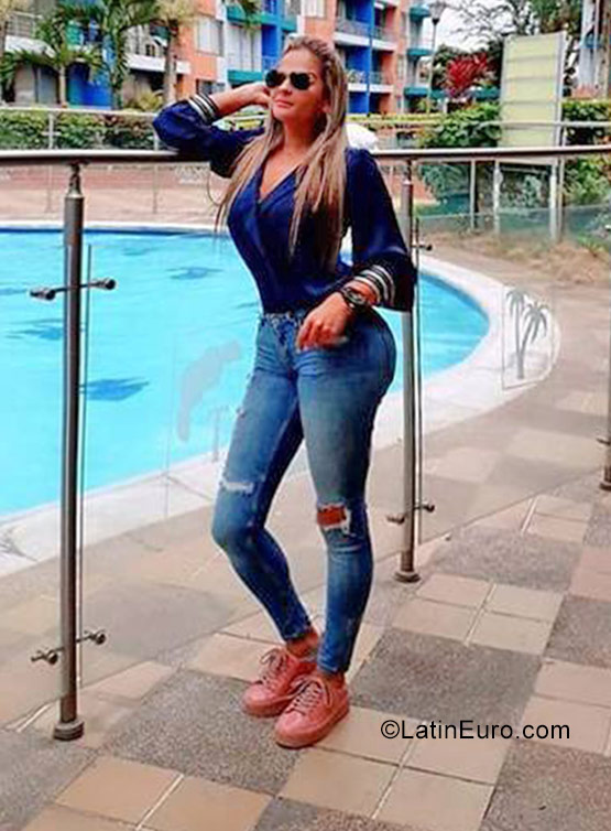 Date this lovely Colombia girl Camilita from Bogota CO23591