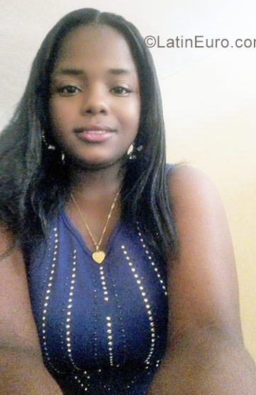 Date this good-looking Colombia girl Lina from Buenaventura CO23671