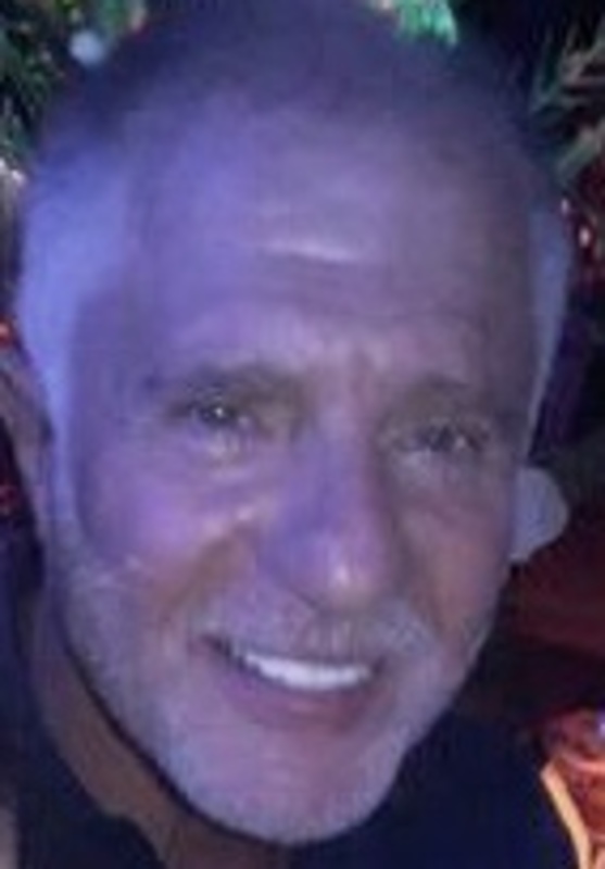 Date this pretty United States man Lacatt from Naples US19257