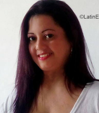 Date this attractive Colombia girl Sandra from Pereira CO23863