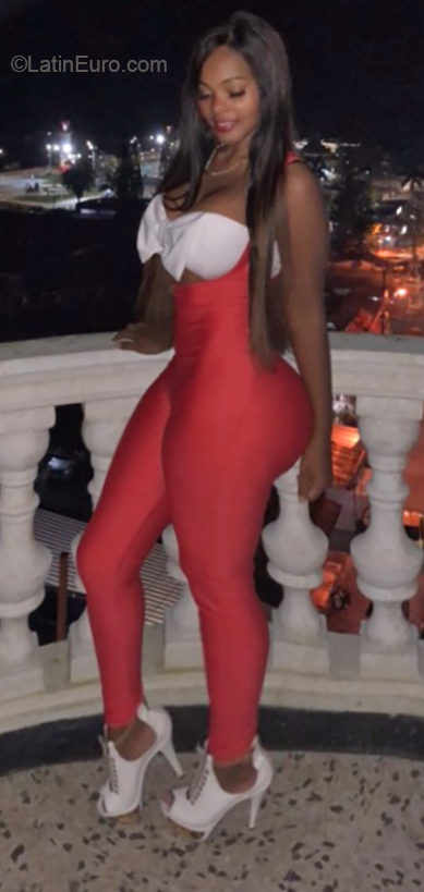 Date this foxy Colombia girl Yessica from Cali CO23901