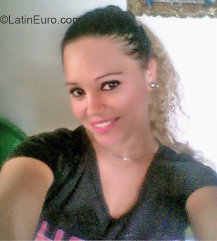 Date this passionate Venezuela girl Magian from Caracas VE1684