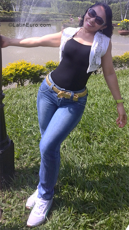 Date this foxy Colombia girl Cecilia from Valledupar CO24077