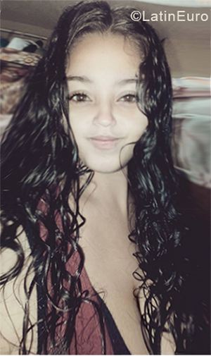 Date this foxy Venezuela girl Adriana from Catia La Mar VE1763