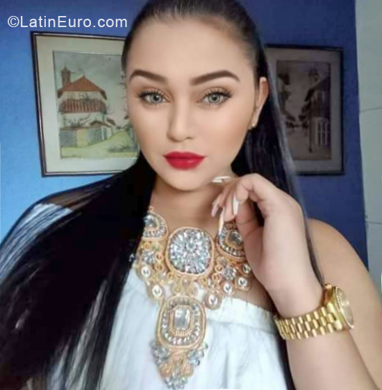 Date this nice looking Colombia girl Camila from Bogota CO24099