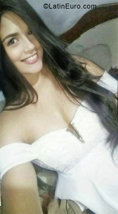 Date this sultry Colombia girl Daisy from Pereira CO24174