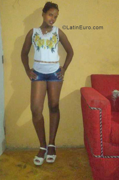 Date this stunning Dominican Republic girl Yoleny from Santo Domingo DO33047
