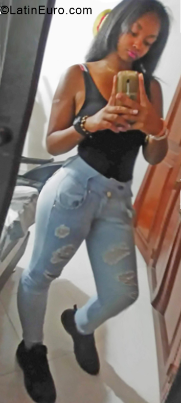 Date this fun Colombia girl Yuliana from Medellin CO24313