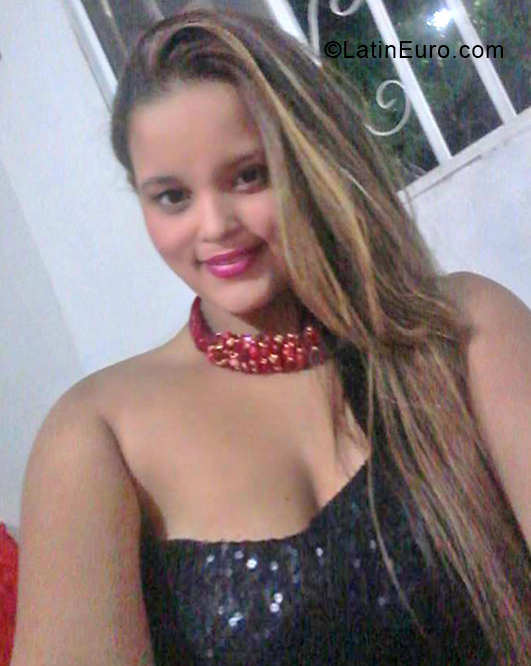 Date this athletic Colombia girl Carolina from Barranquilla CO24320