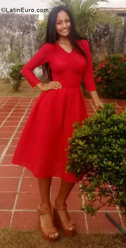 Date this tall Venezuela girl Genesis from Barinas VE1905