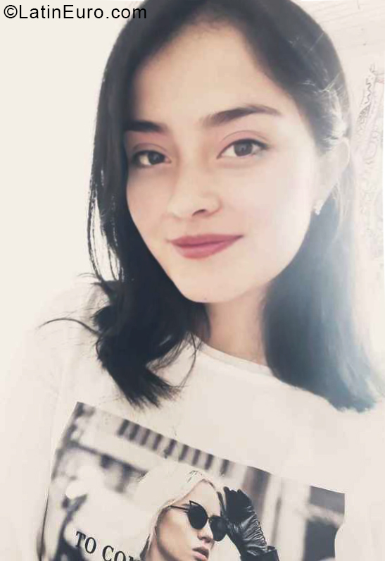 Date this beautiful Colombia girl Sam from Bogota CO25059