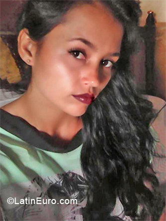 Date this voluptuous Cuba girl Chinyta from Cuba CU439