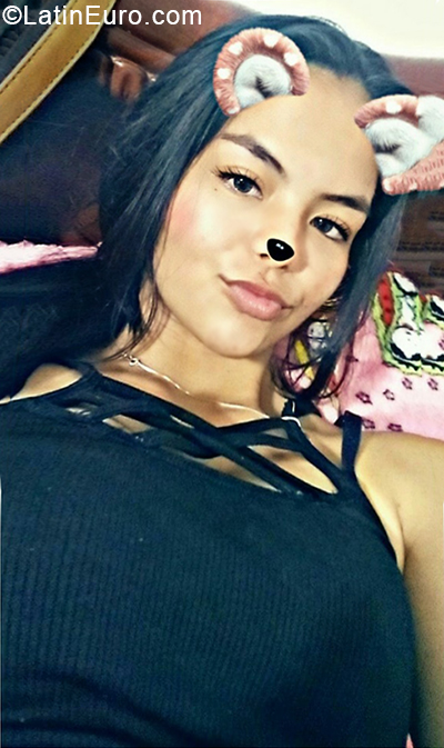 Date this tall Colombia girl Karol from Bucaramanga CO24691