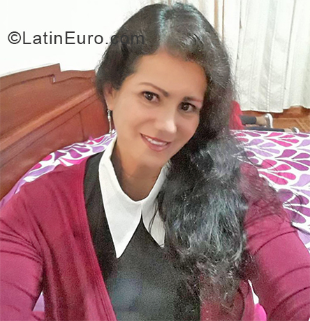 Date this happy Colombia girl Mercy from Popayan CO24765