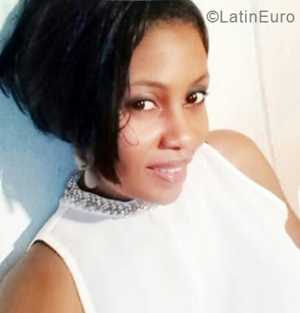 Date this voluptuous Dominican Republic girl Santa from Santo Domingo DO34358