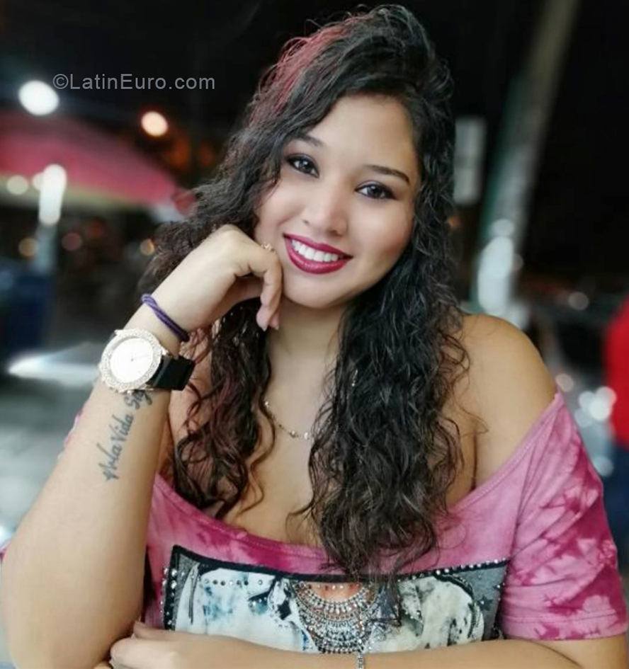 Date this young Colombia girl Colombiana from Medellin CO25156