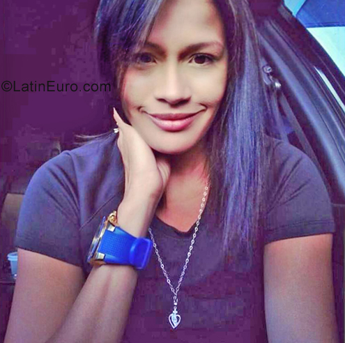 Date this voluptuous Venezuela girl Syneloy from Caracas VE2272