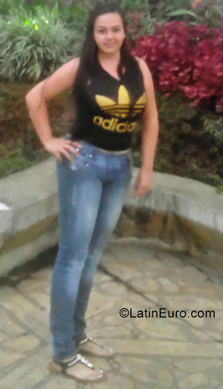 Date this sensual Colombia girl Daniela from Medellin CO25199
