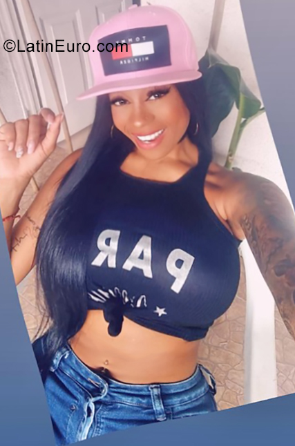 Date this hot Colombia girl Marcela from Cali CO25231