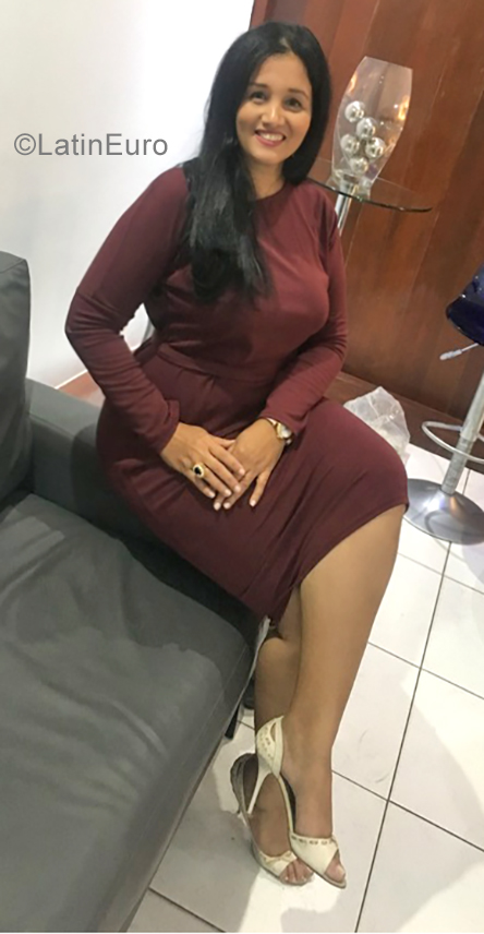 Date this voluptuous Dominican Republic girl Tamara from Santo Domingo DO34560