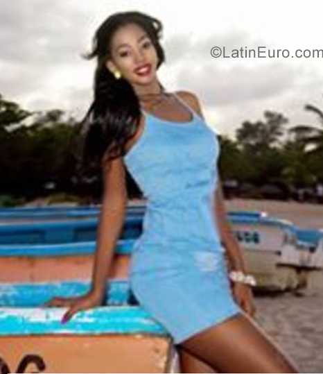 Date this funny Dominican Republic girl Sophie from Punta Cana DO34586