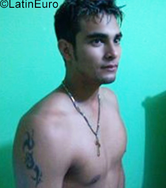 Date this pretty Colombia man Kihny from Barranquilla CO25329