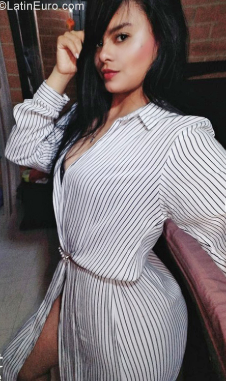 Date this attractive Colombia girl Camila from Bogota CO25333