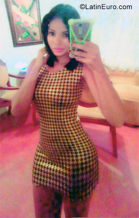 Date this sultry Dominican Republic girl Yafreisy from Santo Domingo DO35099