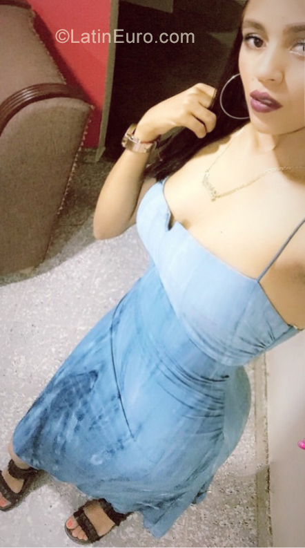 Date this voluptuous Dominican Republic girl Kariny from Santiago DO34916
