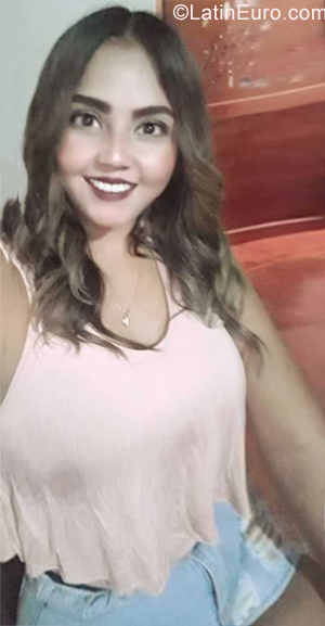 Date this happy Colombia girl Keylie from Medellin CO25449