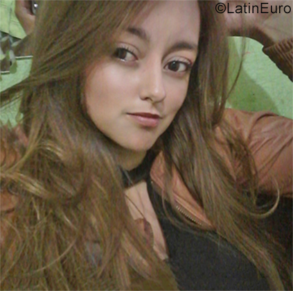 Date this hot Ecuador girl Alejandra from Quito EC331